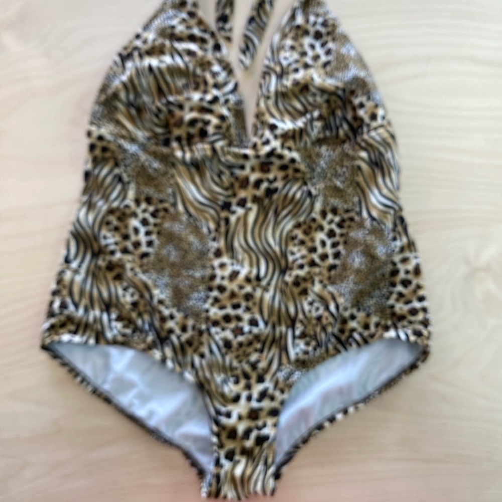 Catalina One Piece Swimsuit size 1X (16W) (EW)